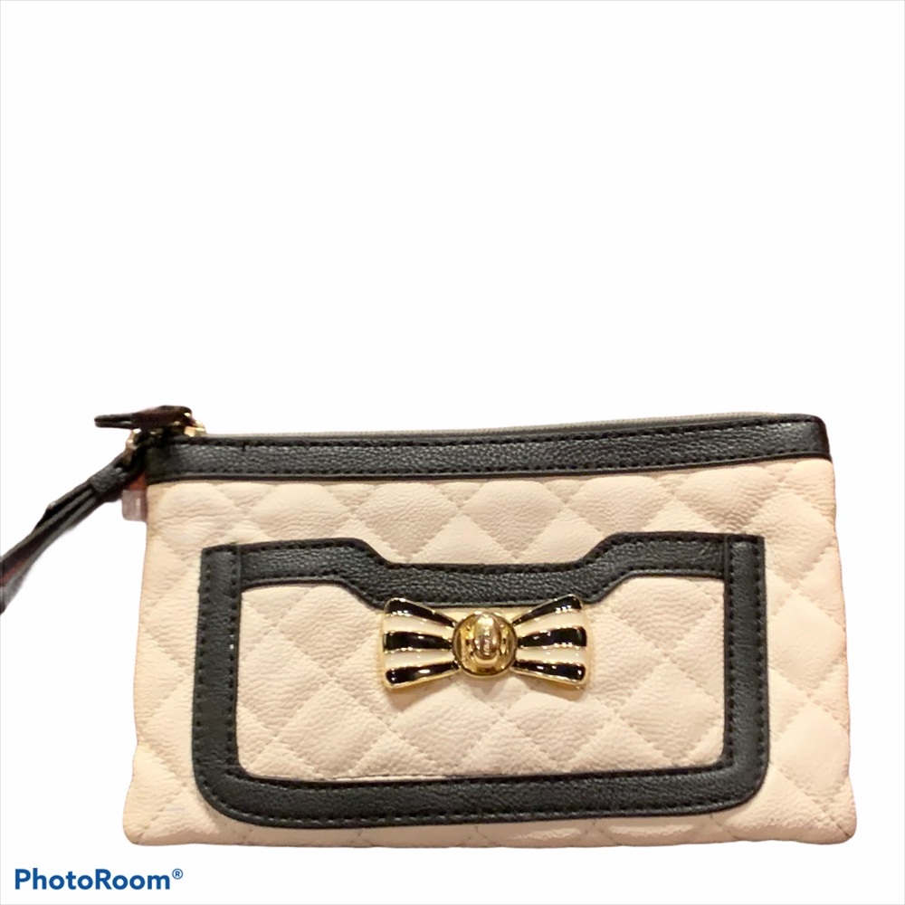 BETSEY JOHNSON BOW BAG  BLACK AND WHITE